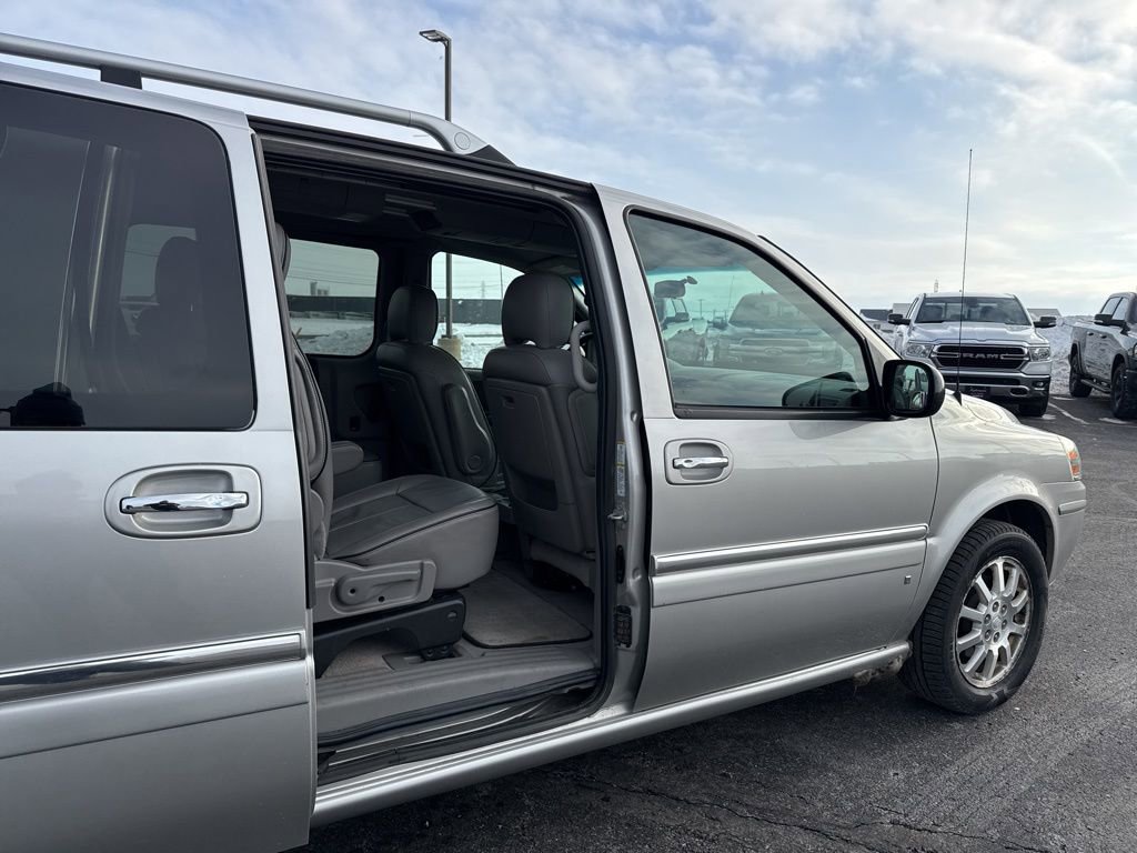 Used 2006 Buick Terraza CXL w/ Driver Confidence Package image 10