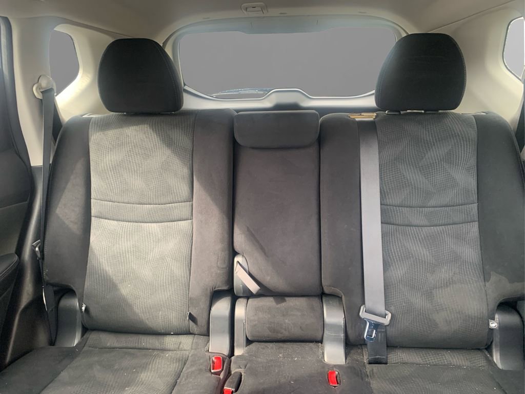 Used 2016 Nissan Rogue SV image 17