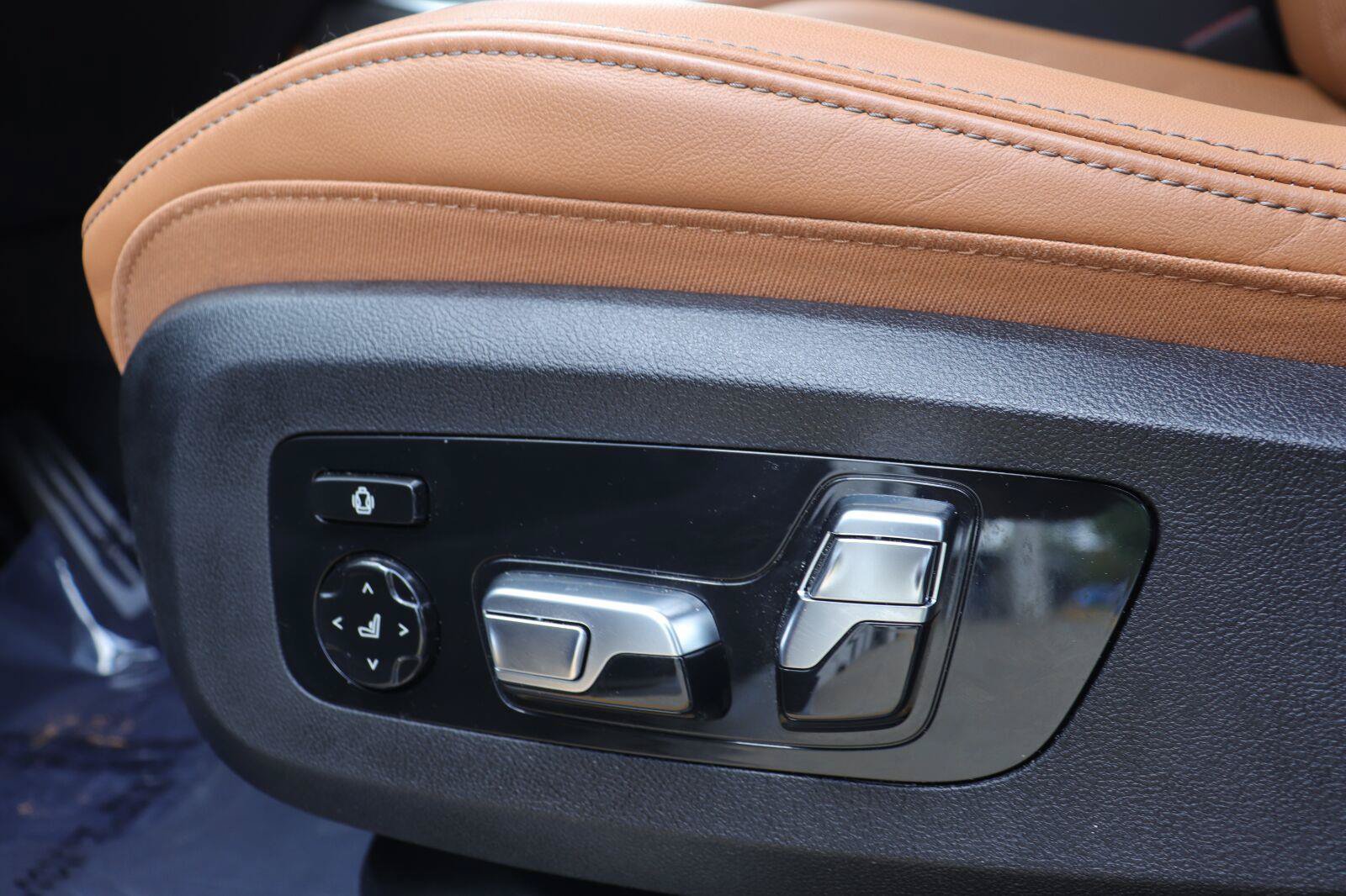 Used 2025 BMW X7 xDrive40i AWD/4WD image 32