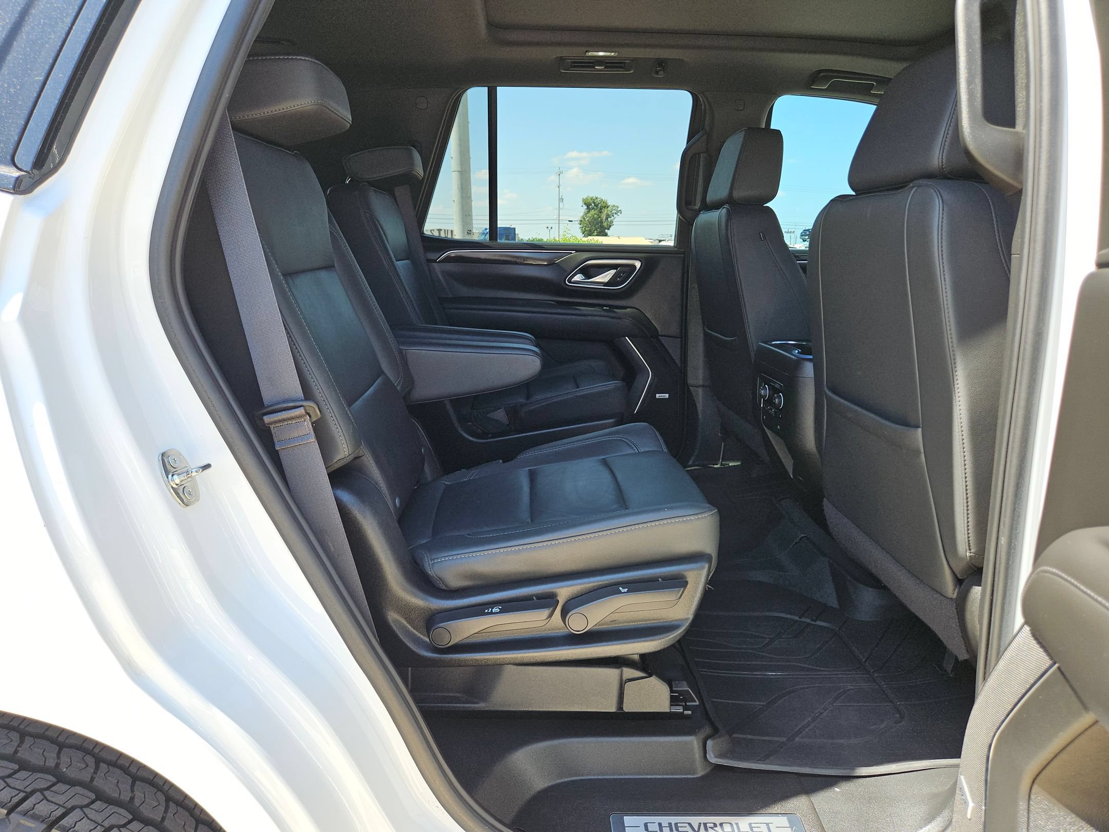 Certified 2024 Chevrolet Tahoe Z71 w/ Luxury Package AWD/4WD image 25
