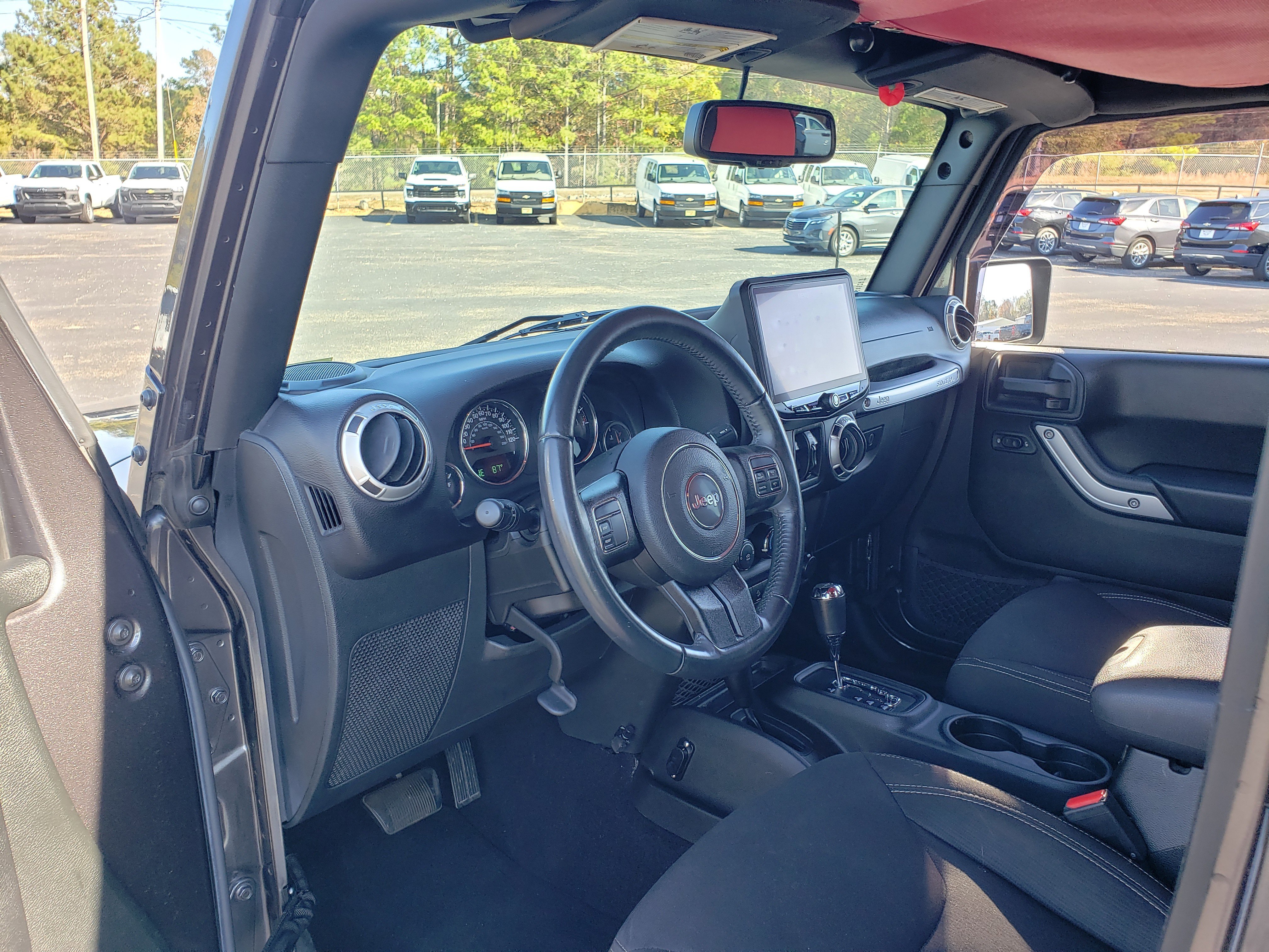 Used 2016 Jeep Wrangler Unlimited Sahara image 30