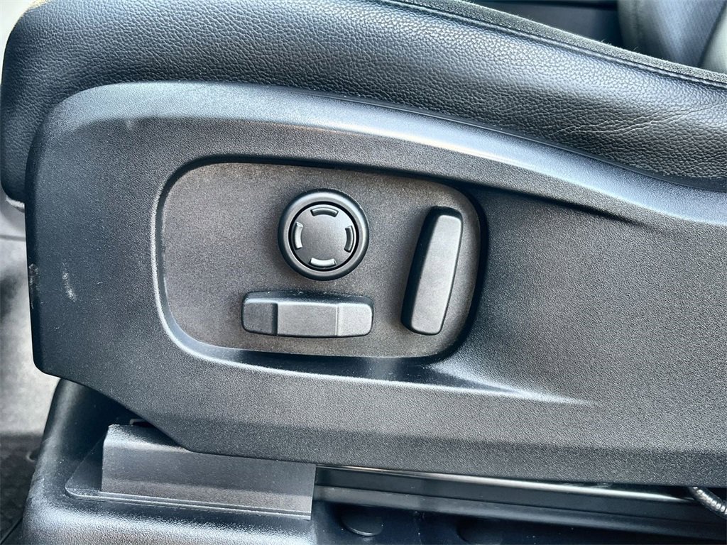 Used 2020 Land Rover Defender 110 First Edition image 22