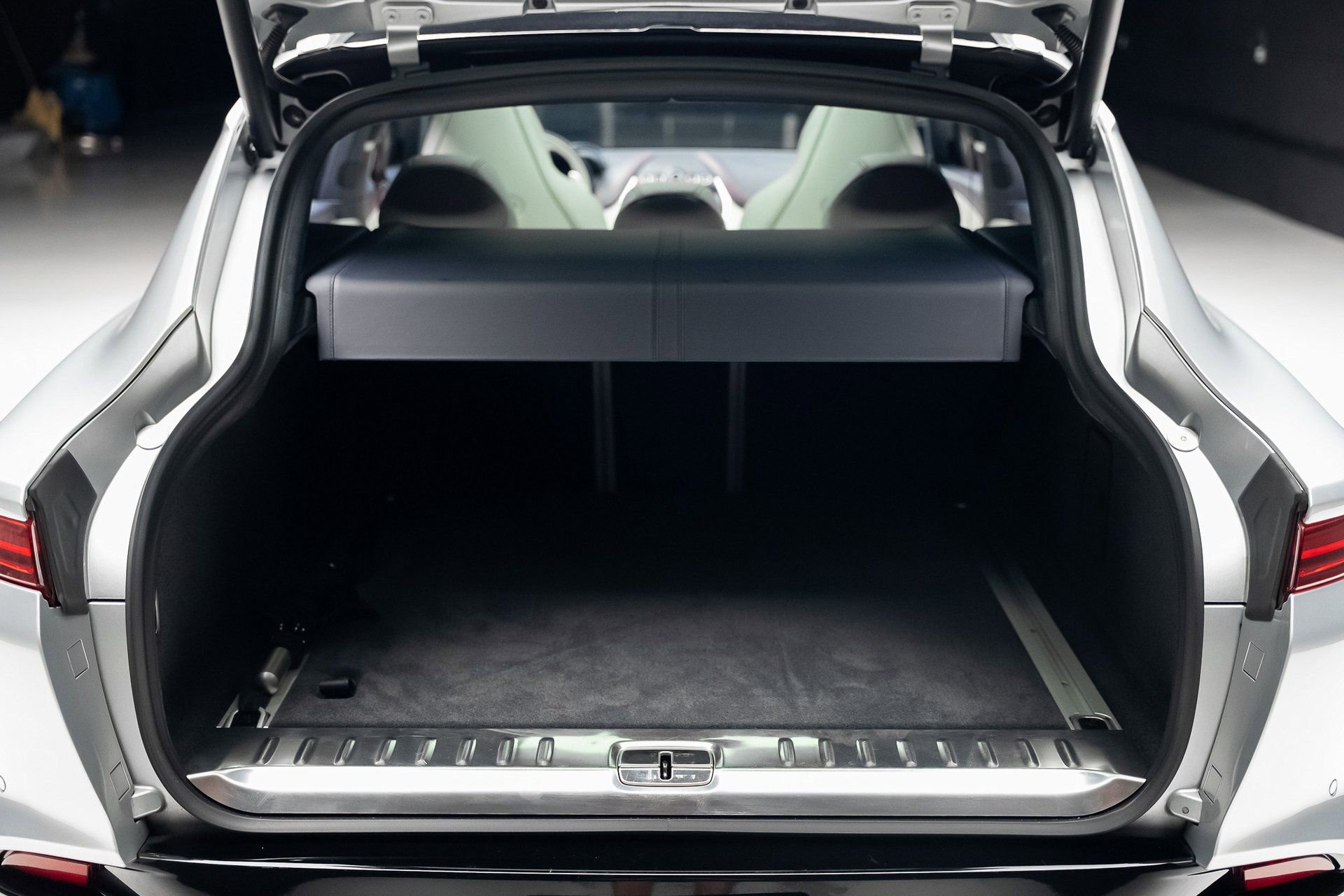 Used 2022 Aston Martin DBX image 72