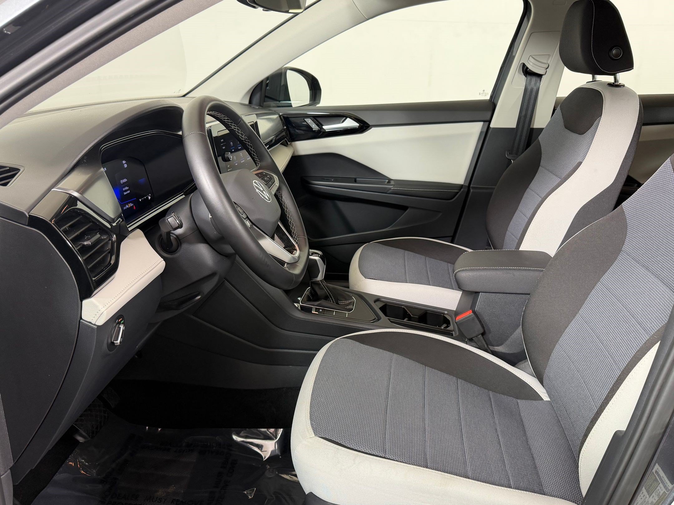 Used 2025 Volkswagen Taos S FWD image 5