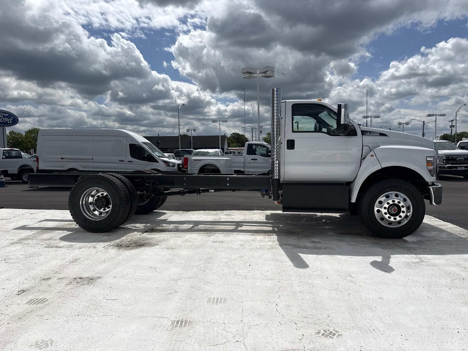 New 2027 Ford F750 2WD Regular Cab Super Duty image 2