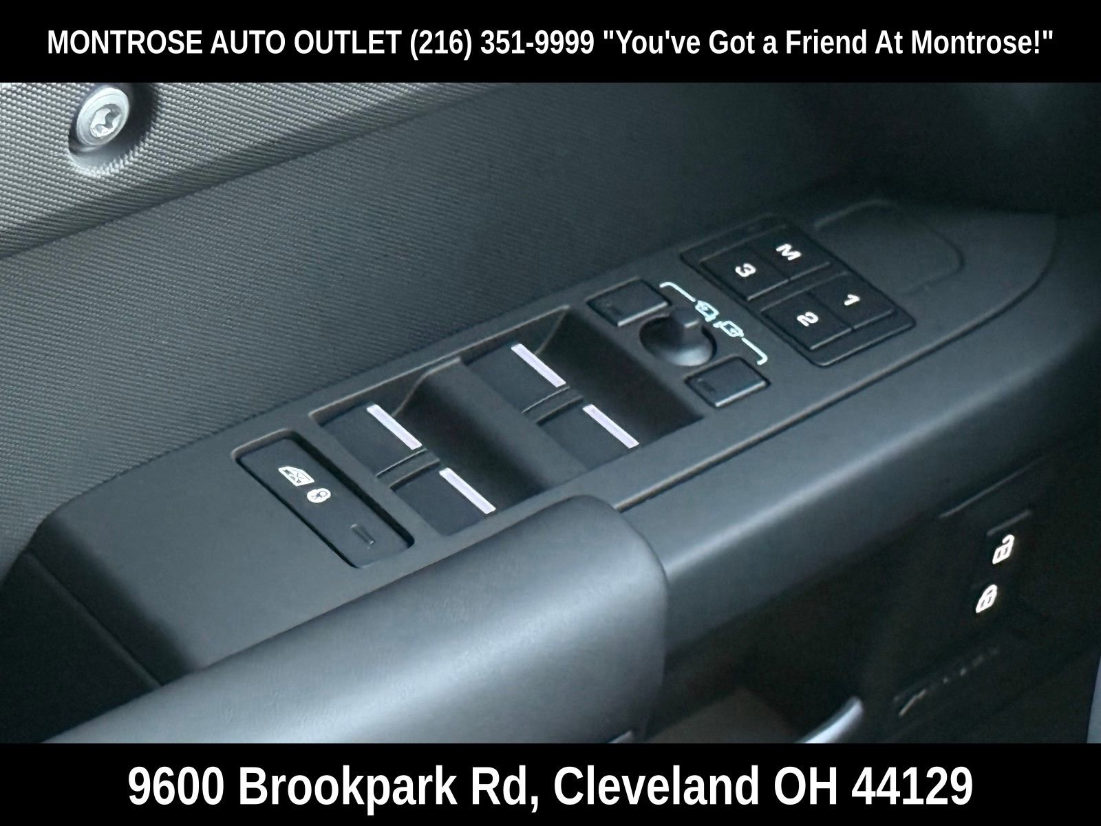 New 2025 Land Rover Defender 90 S image 31