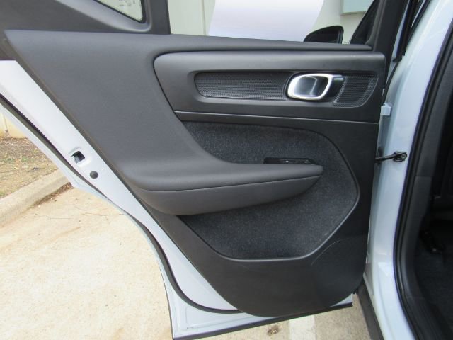 Used 2022 Volvo XC40 P8 Recharge Plus image 16