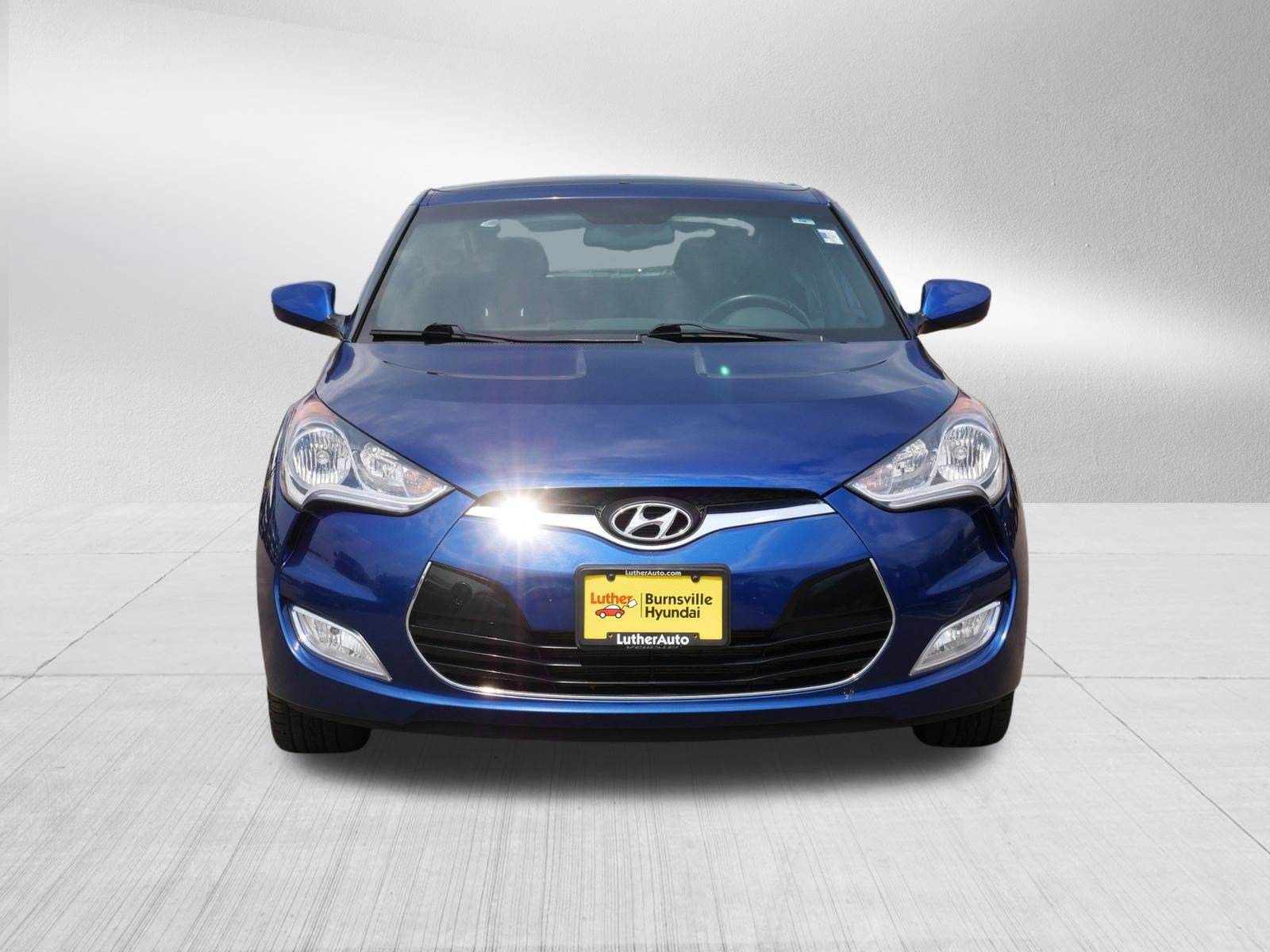 Used 2017 Hyundai Veloster Value Edition FWD image 2