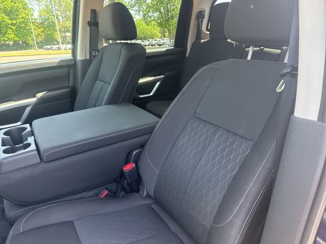 Used 2018 Nissan Titan SV image 24