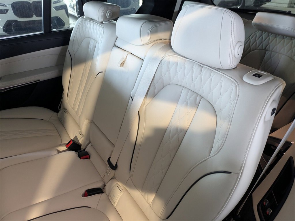 New 2026 BMW X7 M60i image 9