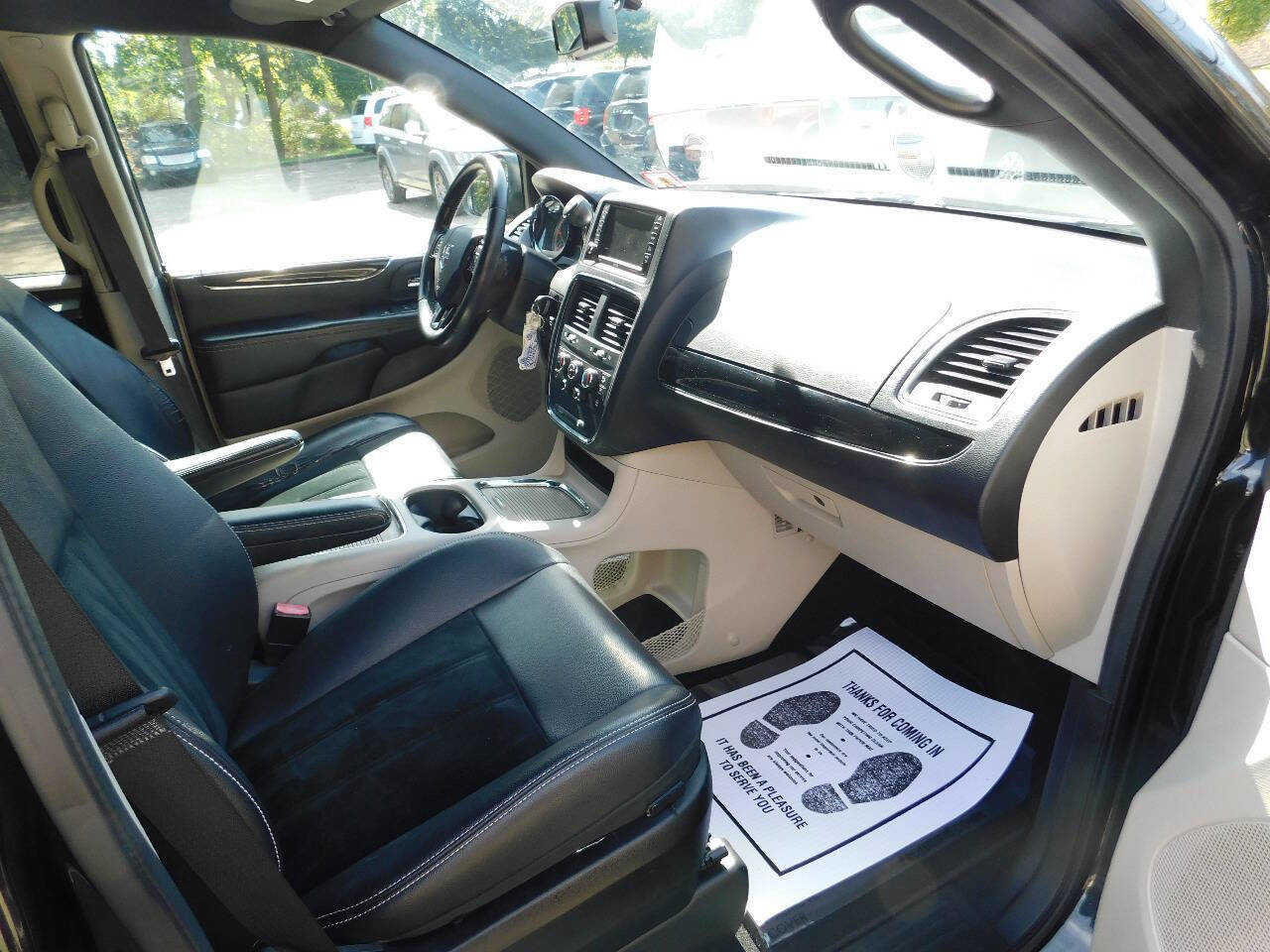 Used 2017 Dodge Grand Caravan SXT image 30