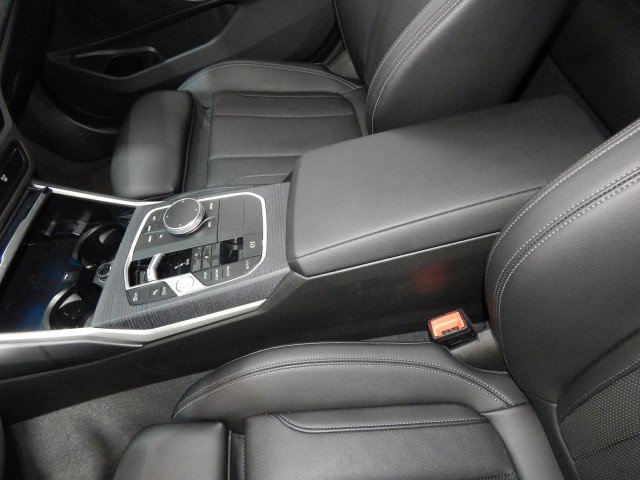 Used 2025 BMW 330i xDrive Sedan w/ Convenience Package image 18