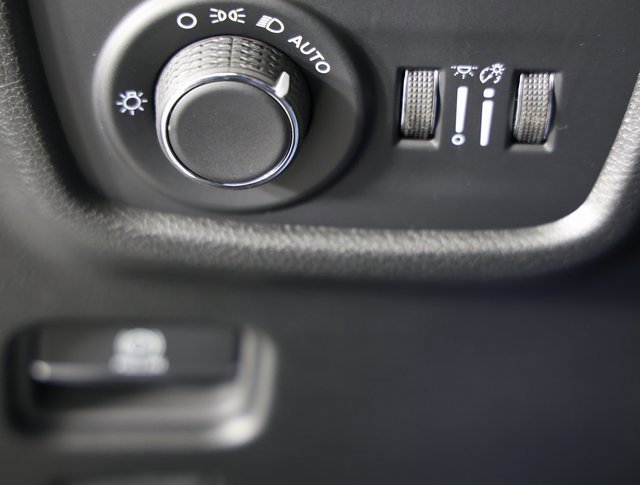 Used 2025 Jeep Grand Cherokee L Altitude image 24