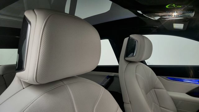 Used 2023 BMW i7 xDrive60 AWD/4WD image 36