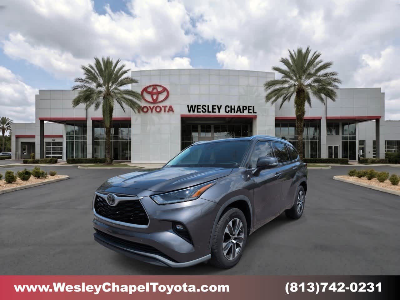Certified 2021 Toyota Highlander XLE FWD image 1