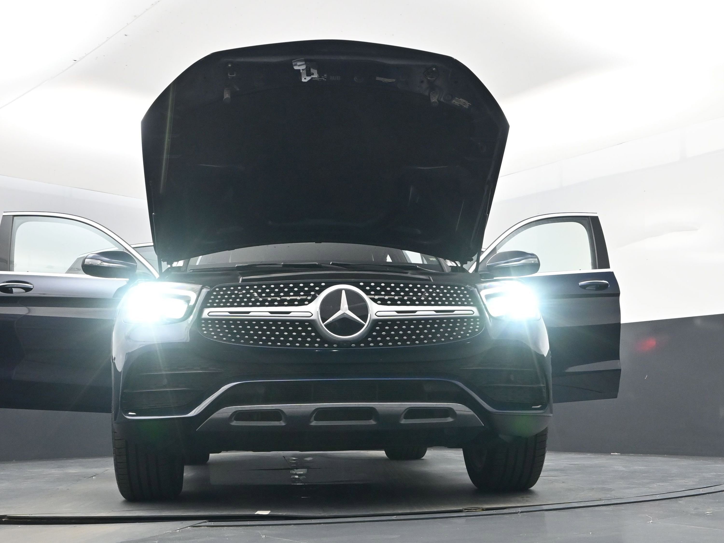 Used 2021 Mercedes-Benz GLC 300 4MATIC Coupe image 31