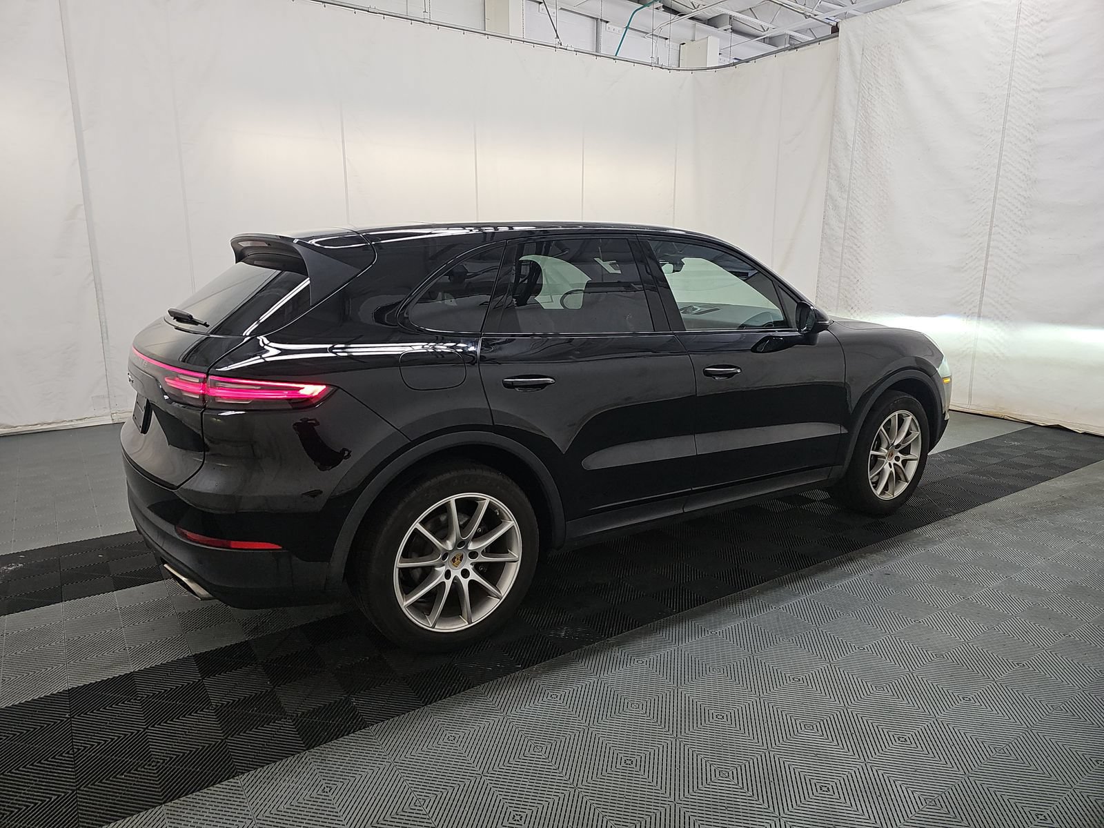 Used 2023 Porsche Cayenne AWD/4WD image 6