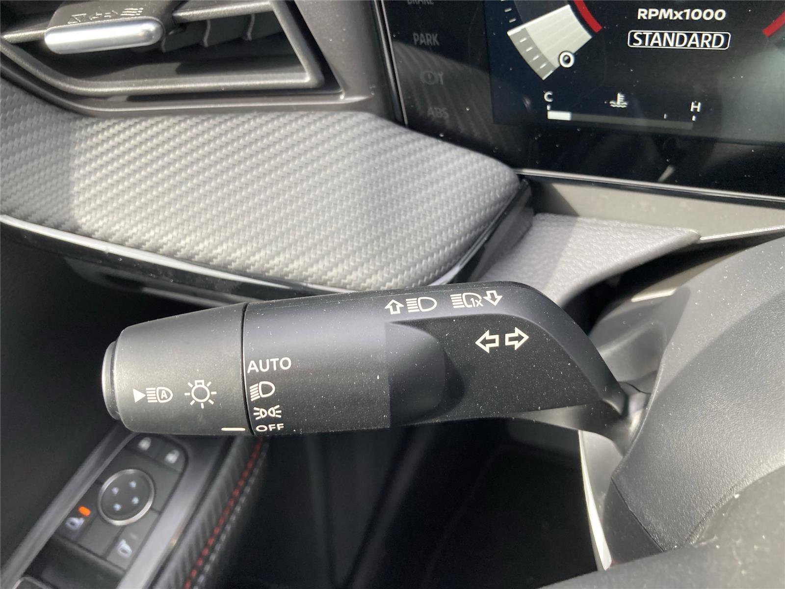 New 2025 Nissan Kicks SR image 25