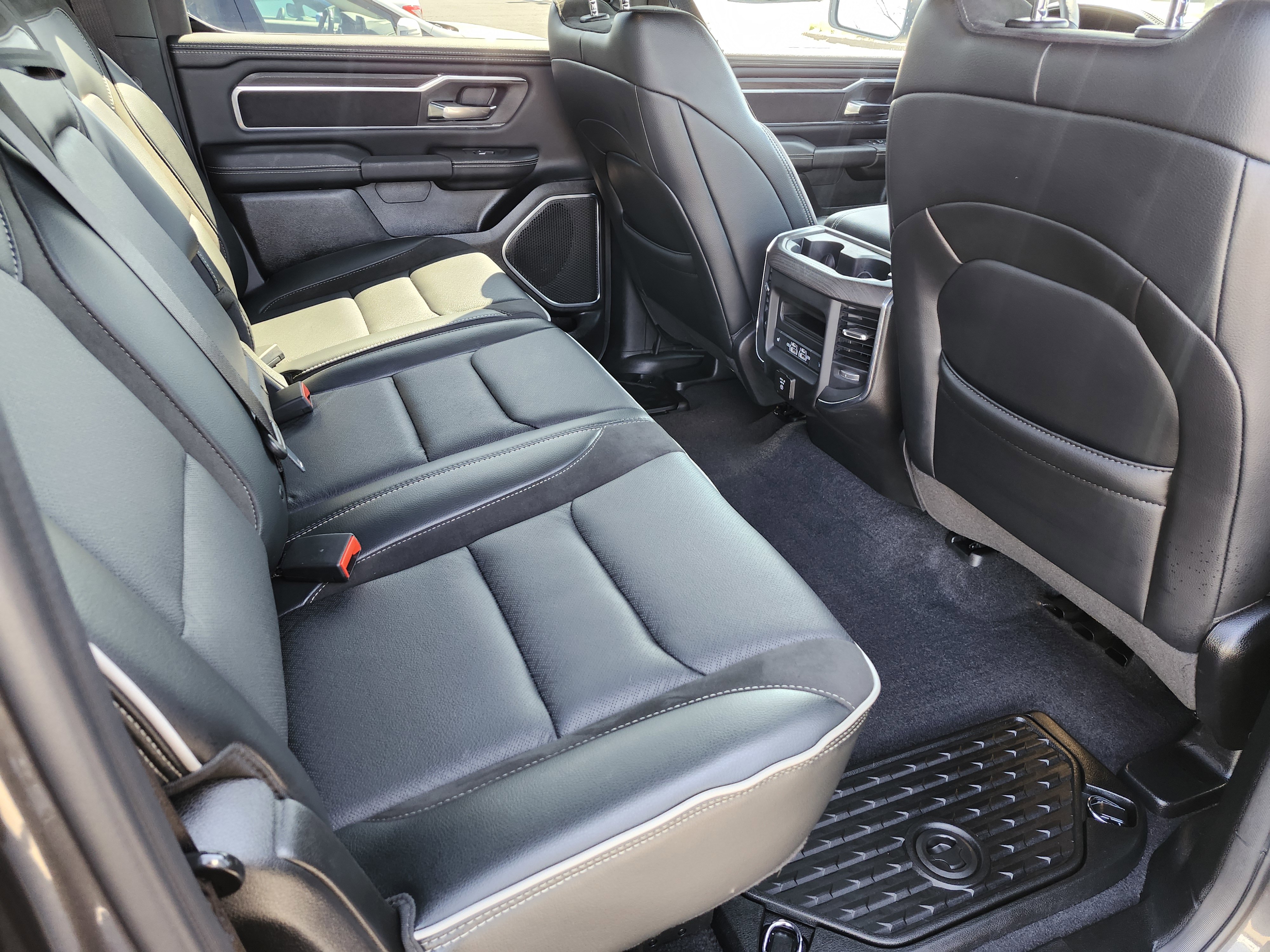 Used 2025 RAM 1500 Laramie image 23