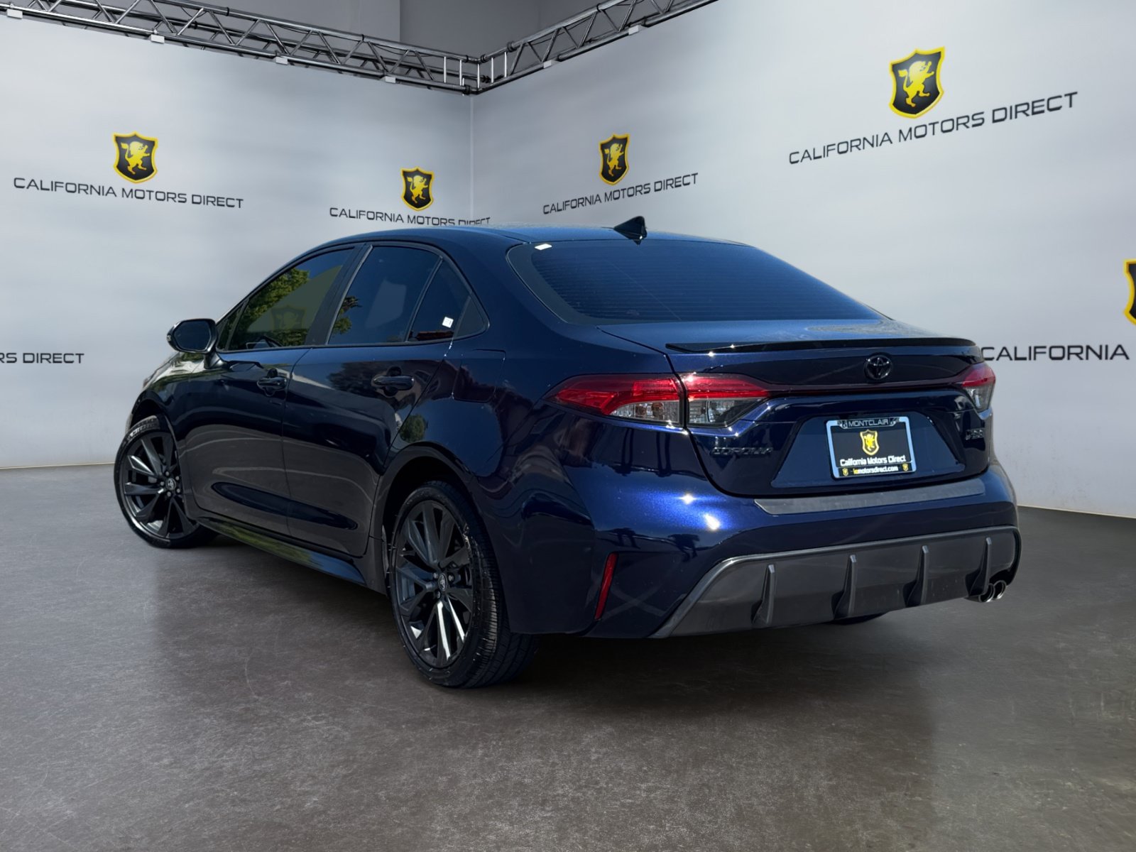 Used 2025 Toyota Corolla XSE FWD image 3