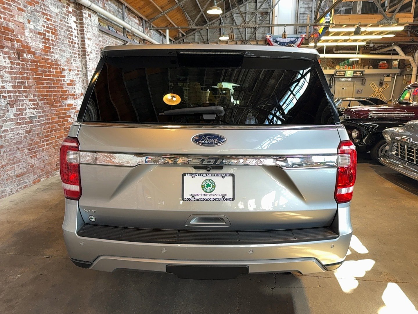 Used 2020 Ford Expedition XLT w/ Equipment Group 202A AWD/4WD image 4