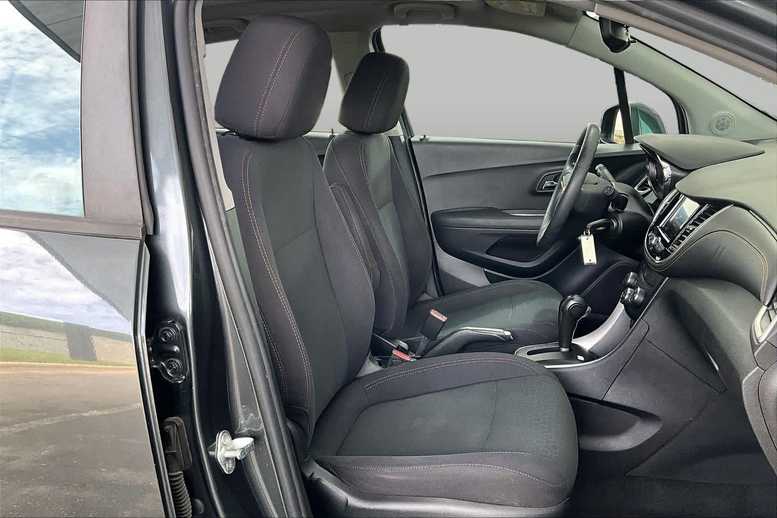 Used 2020 Chevrolet Trax LS FWD image 9