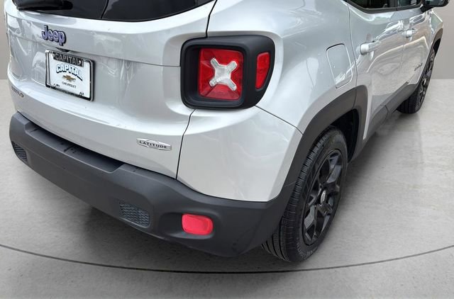 Used 2015 Jeep Renegade Latitude image 10
