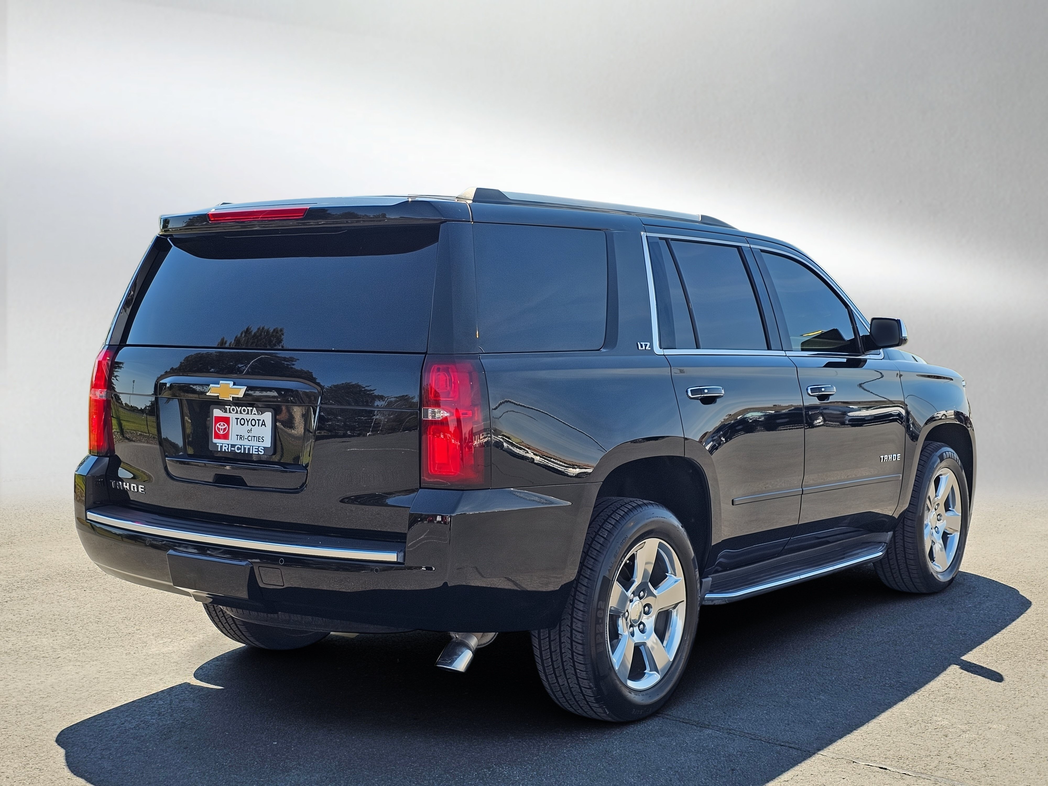 Used 2016 Chevrolet Tahoe LTZ AWD/4WD image 5