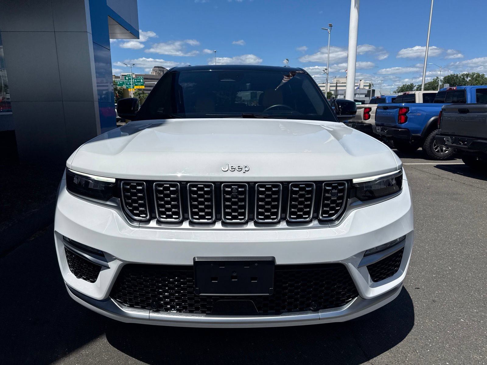Used 2022 Jeep Grand Cherokee Summit AWD/4WD image 3