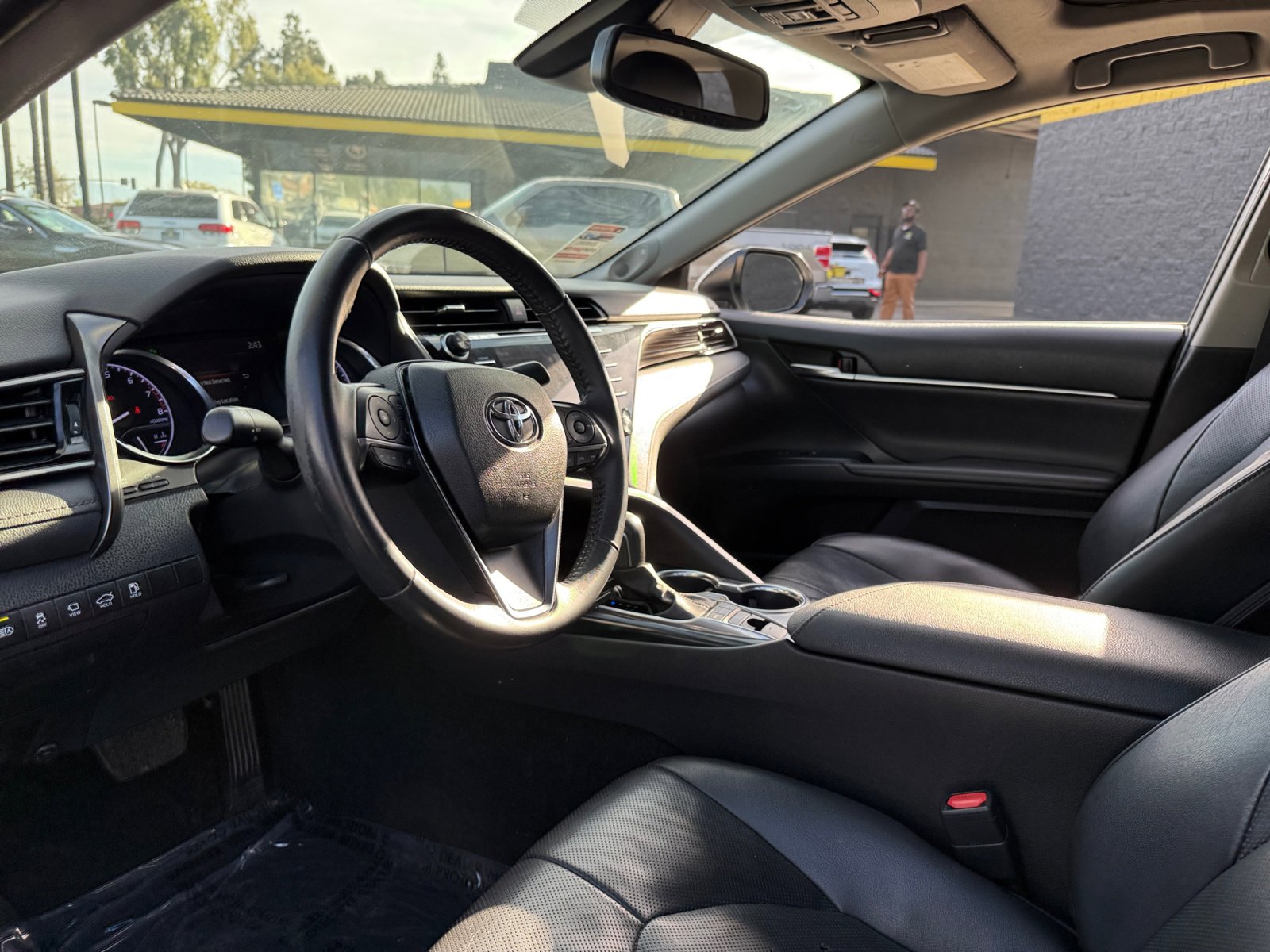 Used 2020 Toyota Camry XLE image 15