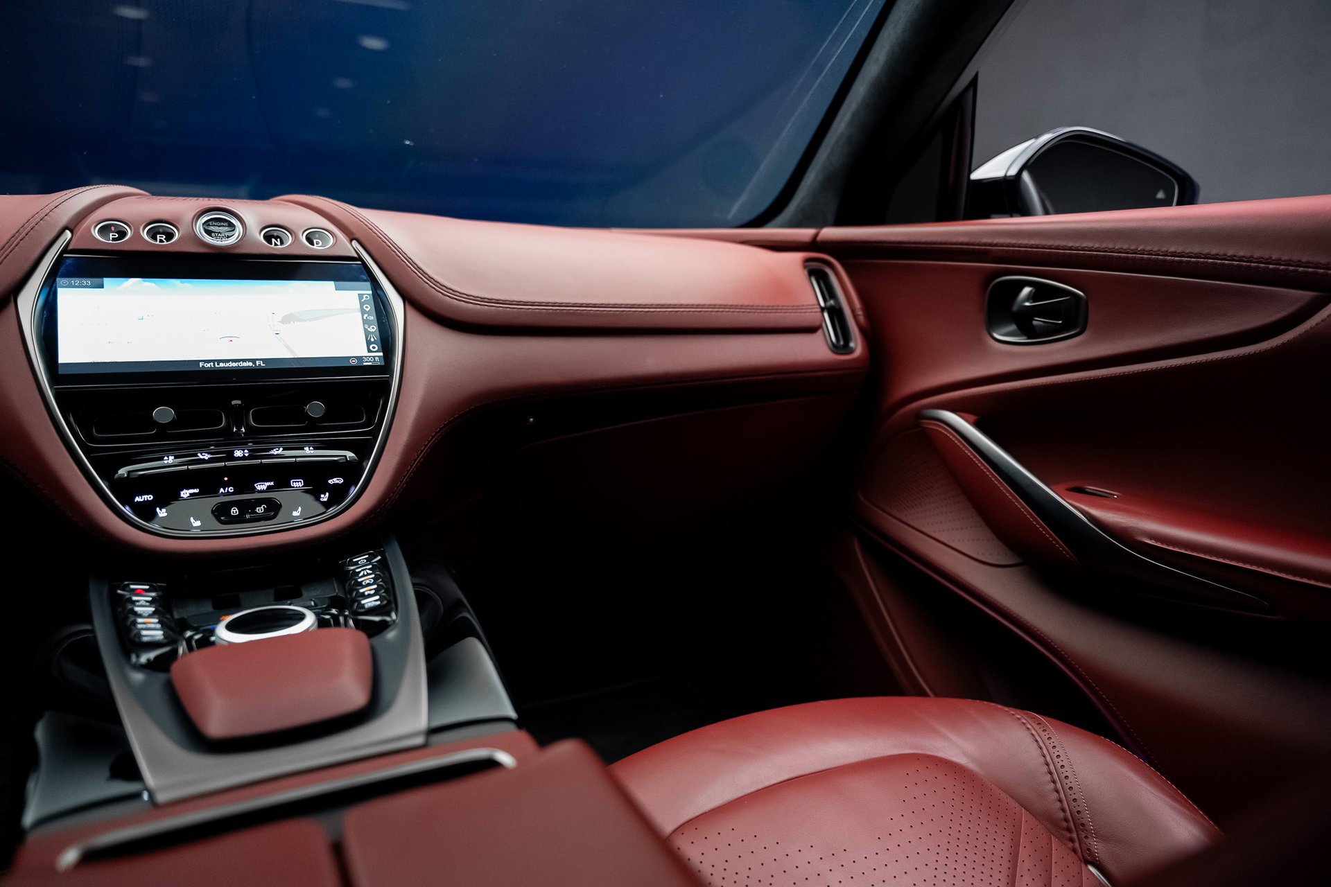 Used 2021 Aston Martin DBX image 41