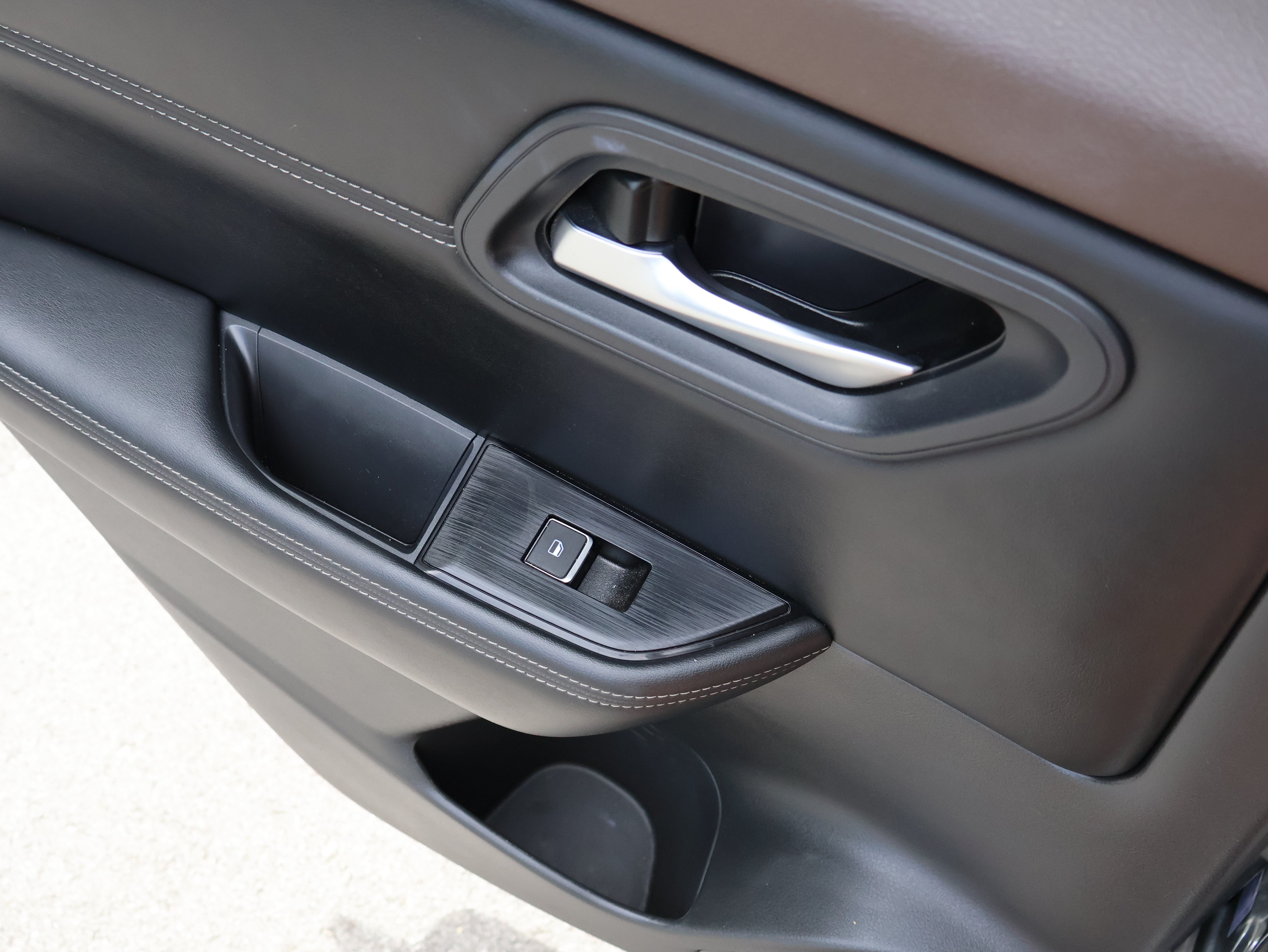 Used 2023 Nissan Rogue SL w/ SL Premium Package FWD image 12