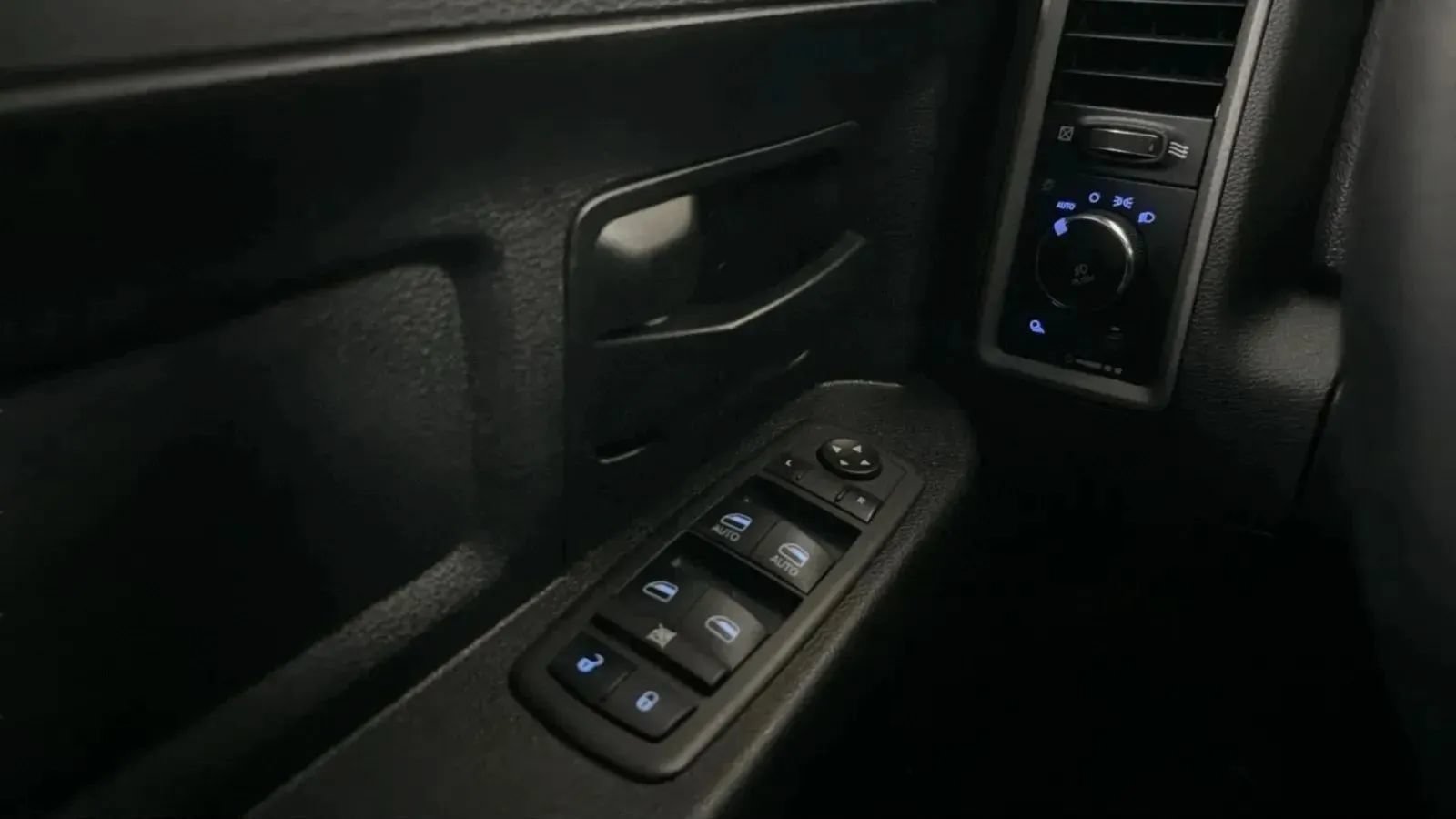 Used 2022 RAM 1500 Tradesman w/ Tradesman SXT Package AWD/4WD image 15
