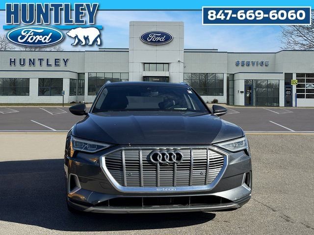 Used 2019 Audi e-tron Prestige w/ Prestige Package image 3