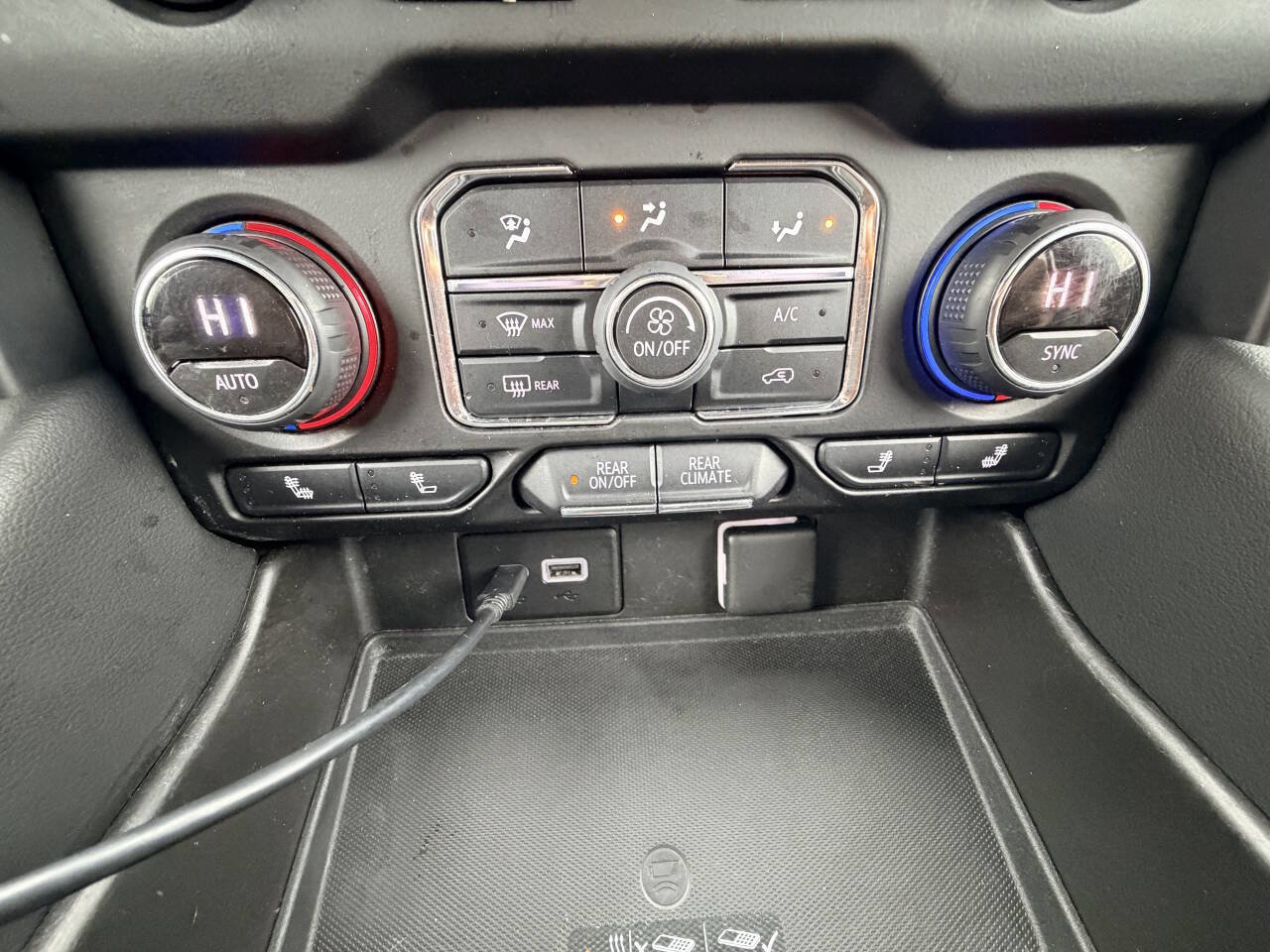 Used 2021 Chevrolet Suburban RST image 32