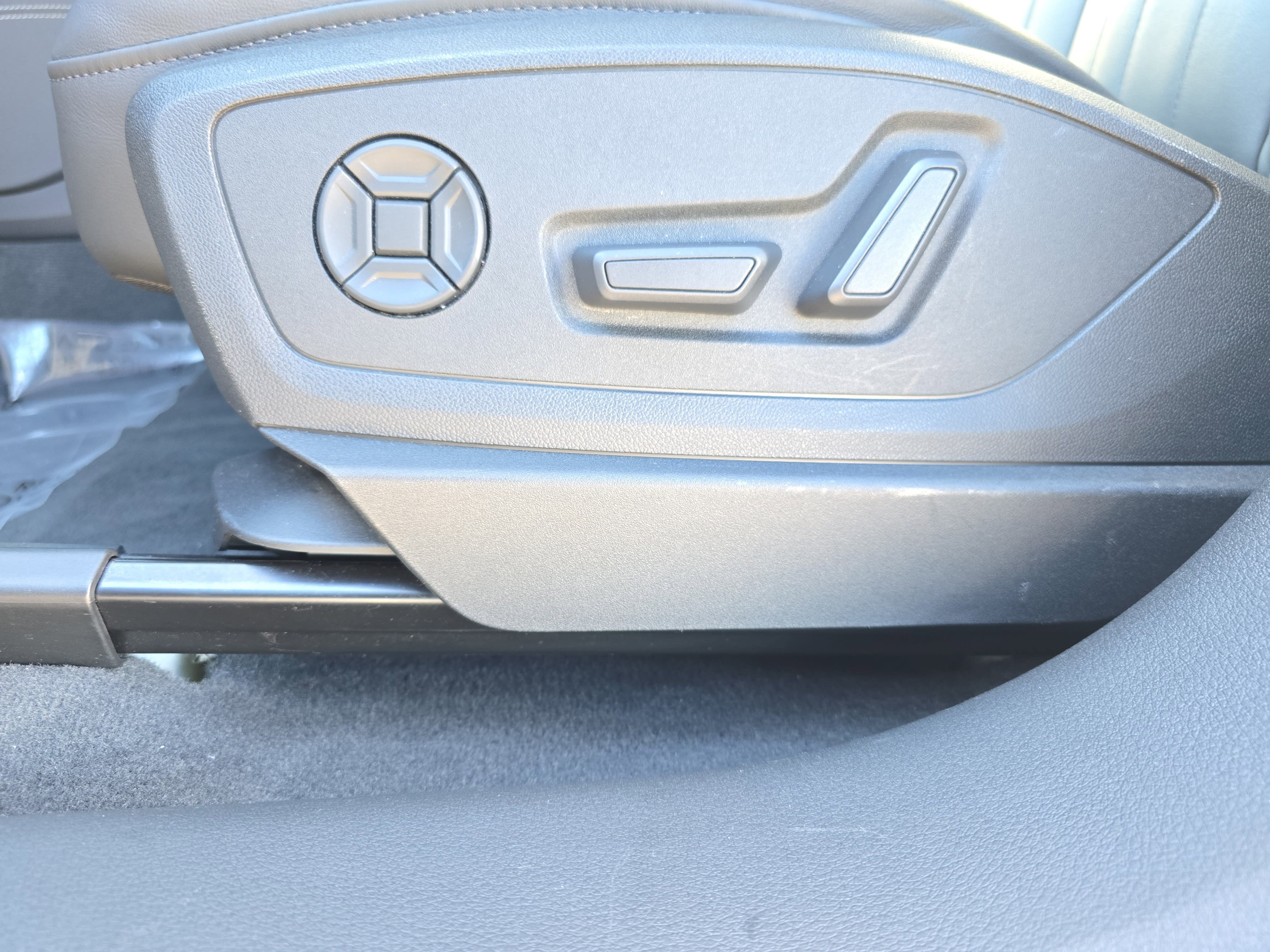 Certified 2022 Audi e-tron Premium image 27