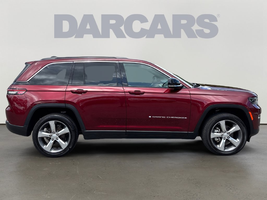 Used 2025 Jeep Grand Cherokee Limited AWD/4WD image 8