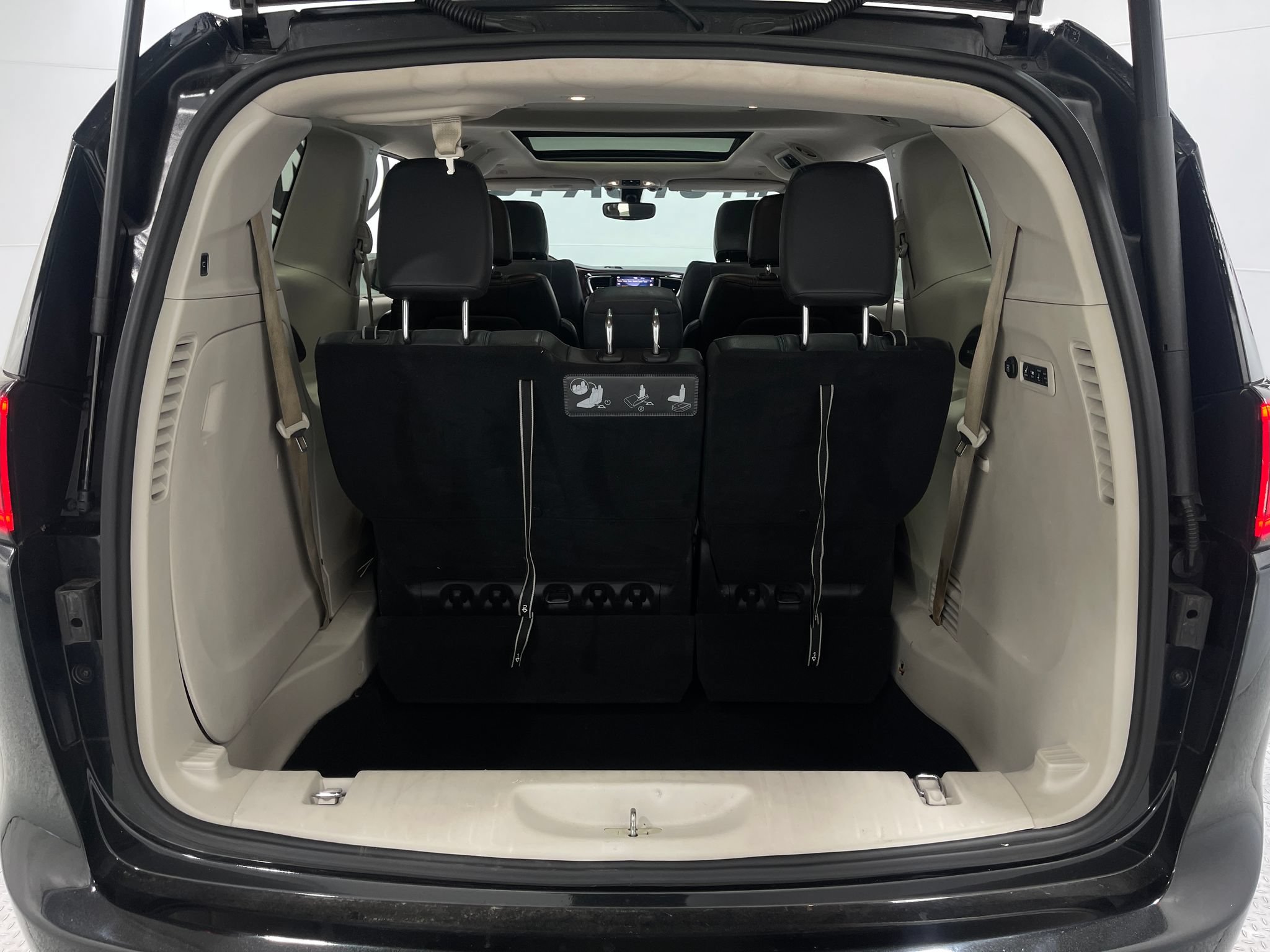 Used 2019 Chrysler Pacifica Limited FWD image 25