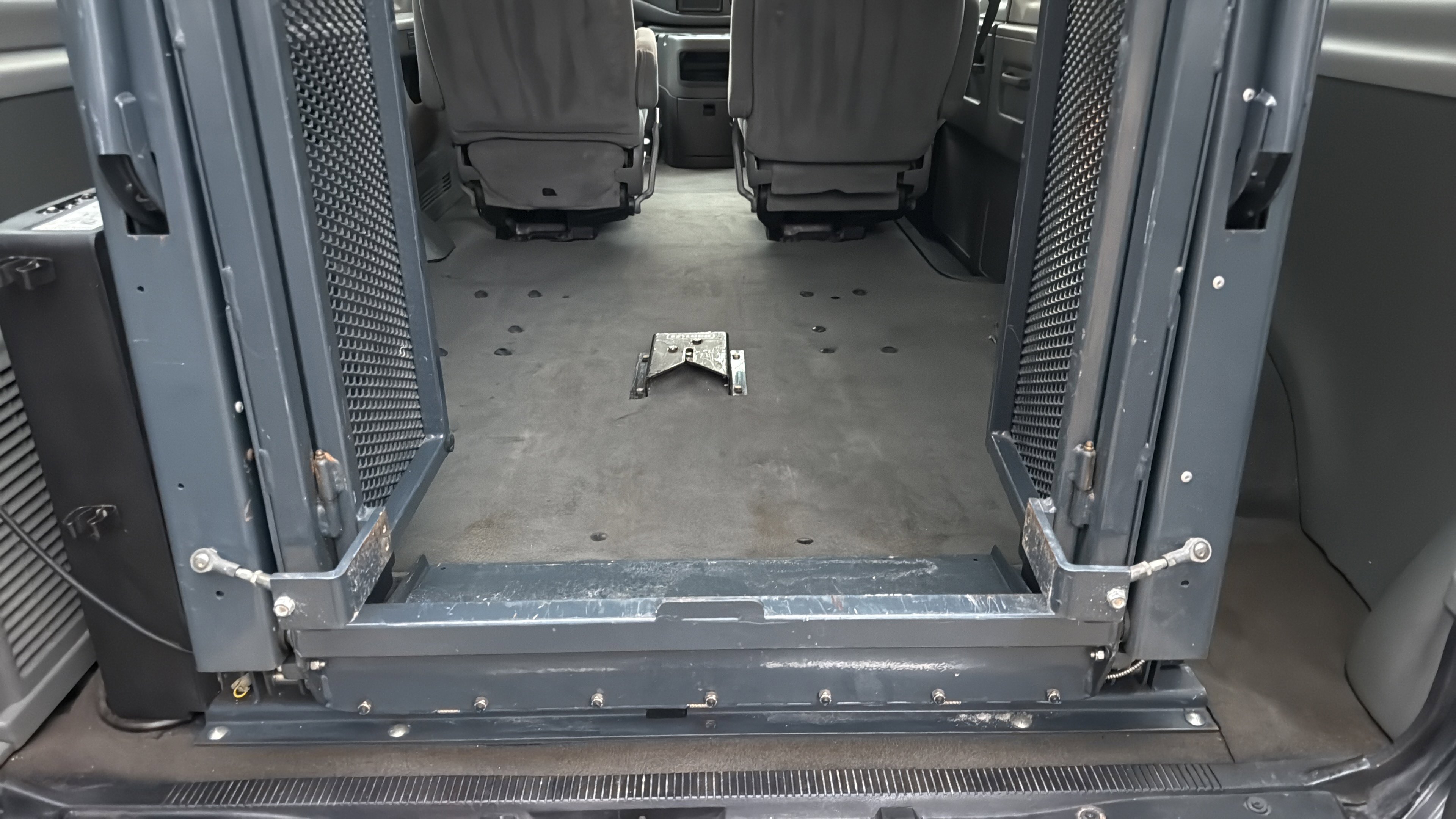 Used 2006 Ford E-150 and Econoline 150 Wagon image 18