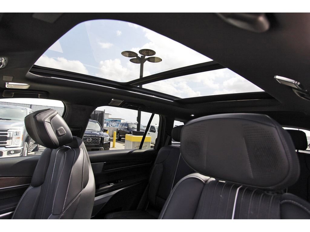 New 2026 Cadillac Vistiq Premium Luxury AWD/4WD image 24