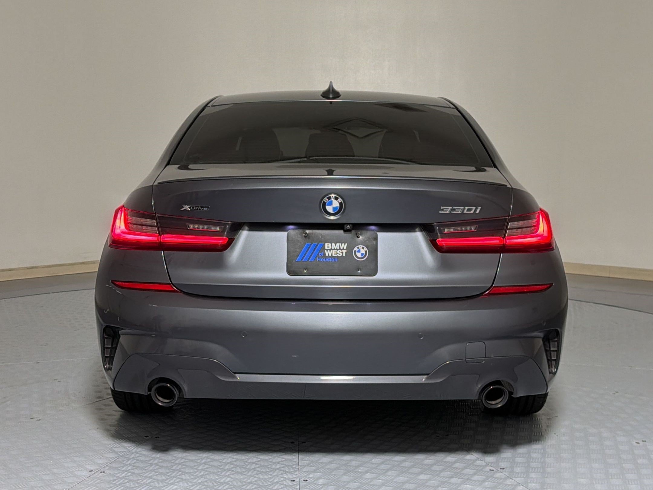 Used 2022 BMW 330i xDrive Sedan w/ M Sport Package AWD/4WD image 9