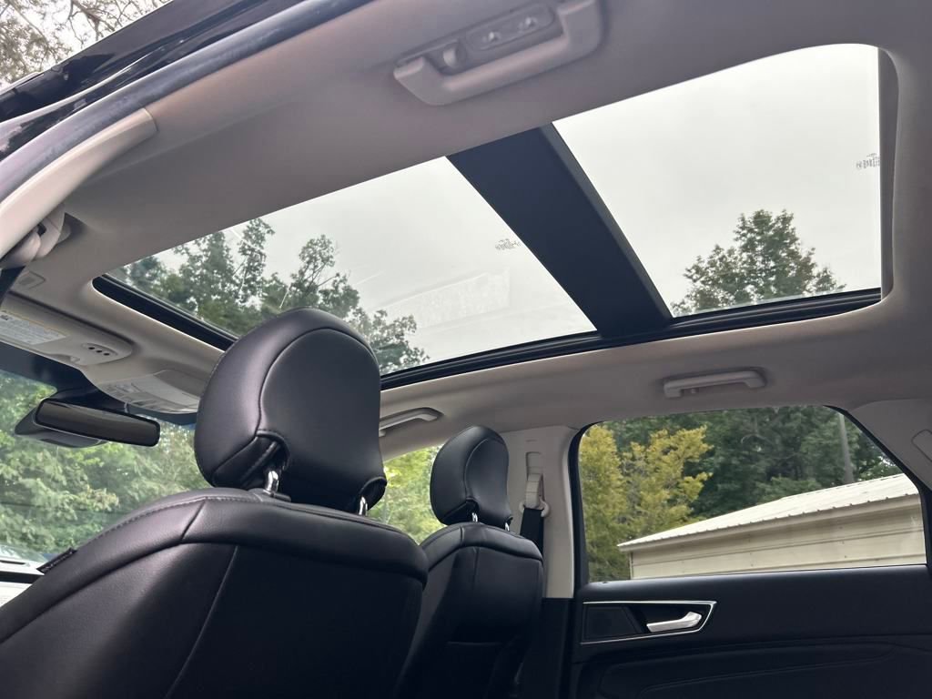 Used 2019 Ford Edge Titanium w/ Cold Weather Package image 19