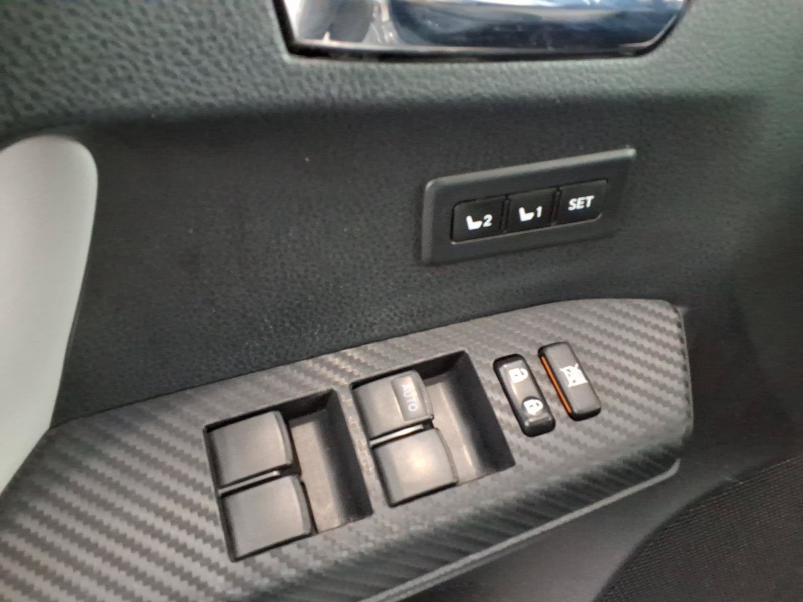 Used 2015 Toyota RAV4 Limited AWD/4WD image 18
