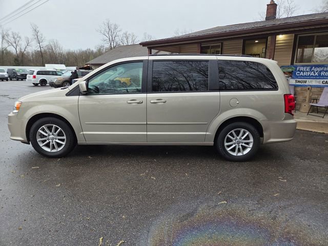 Used 2016 Dodge Grand Caravan SXT w/ Rear Park Assist Package FWD image 2