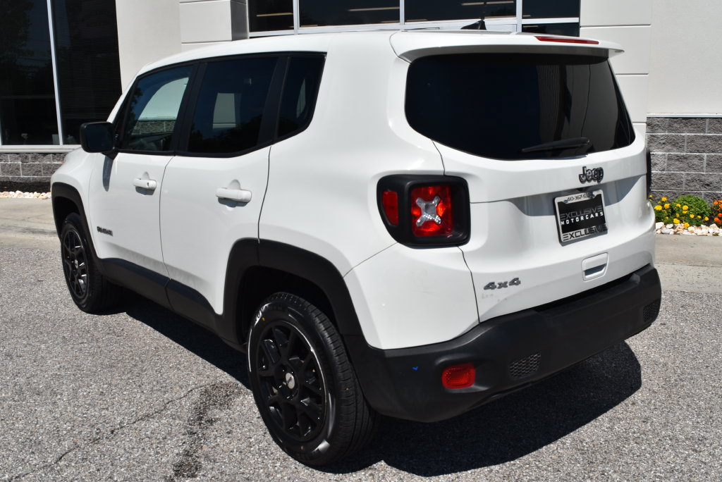 Used 2023 Jeep Renegade Latitude AWD/4WD image 5