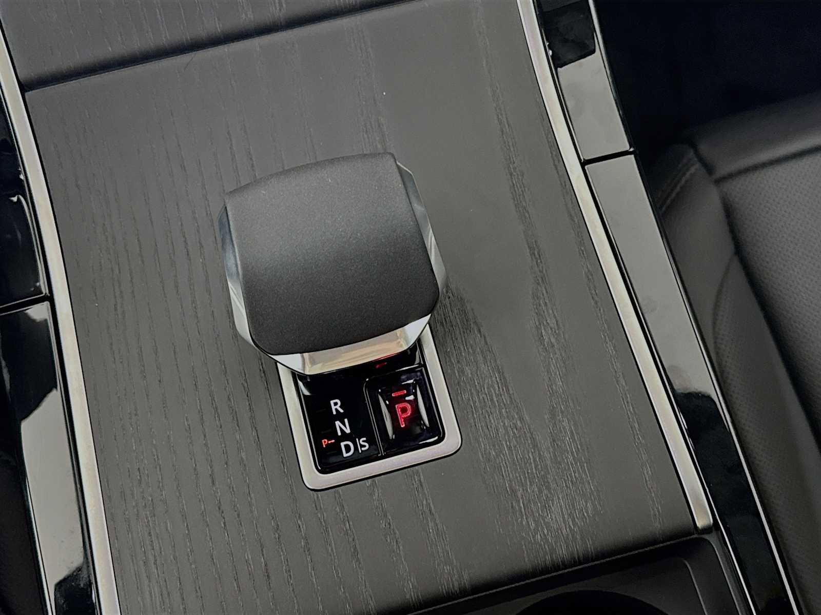 Used 2026 Land Rover Range Rover Velar Dynamic SE AWD/4WD image 18