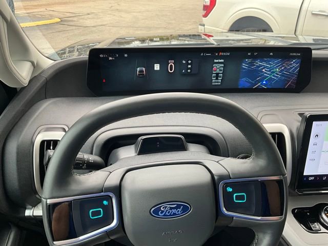 Used 2025 Ford Expedition Active image 7