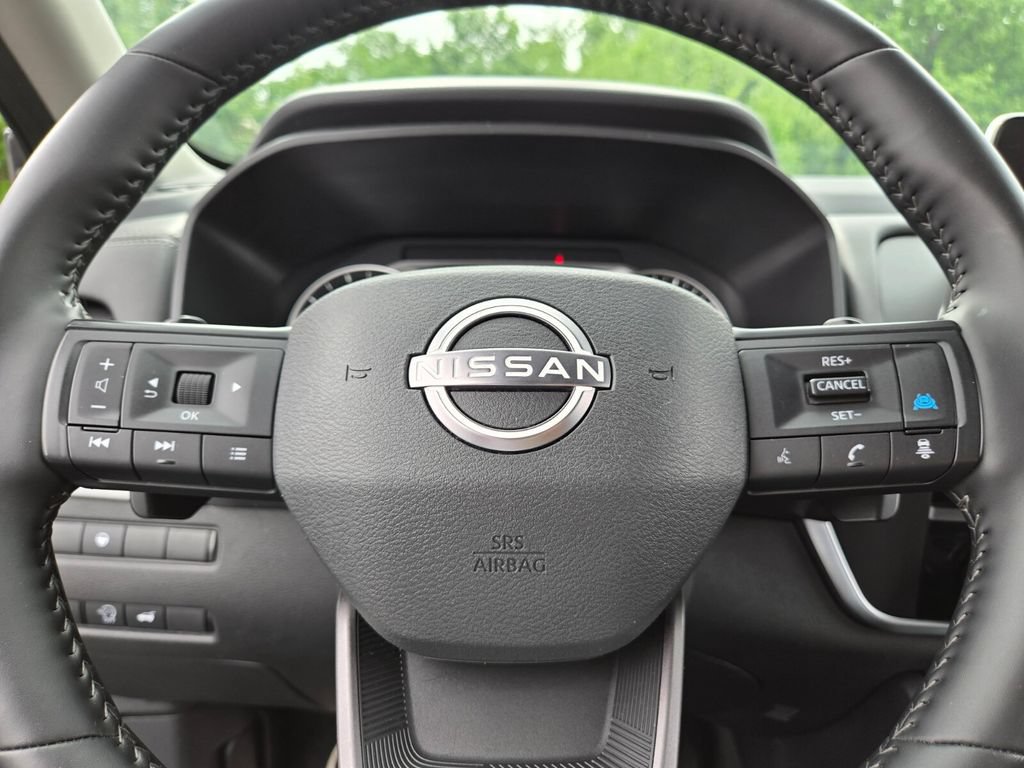Used 2025 Nissan Rogue SV AWD/4WD image 27
