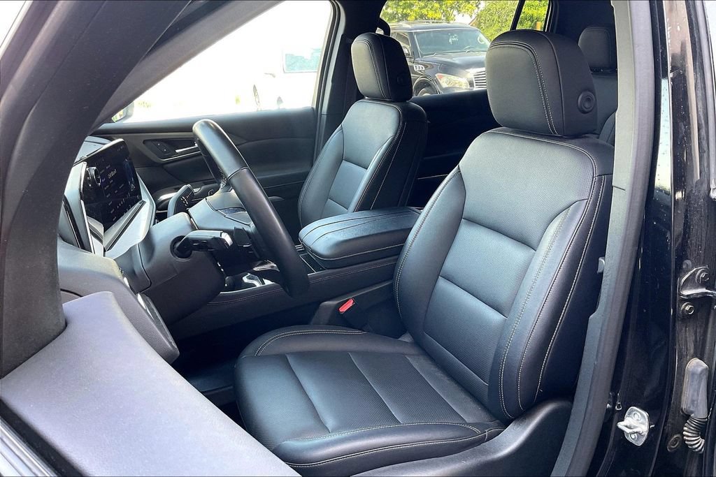 Used 2025 Chevrolet Traverse LT FWD image 24