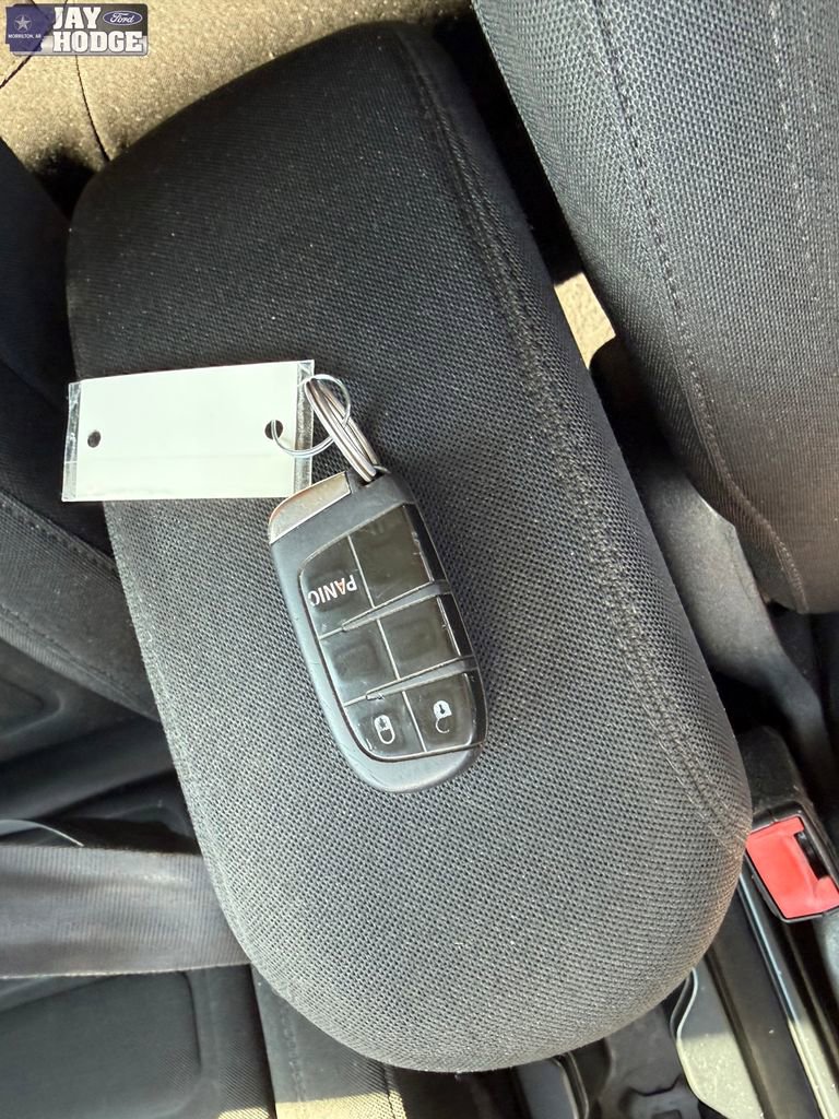 Used 2023 Nissan Rogue SV image 31